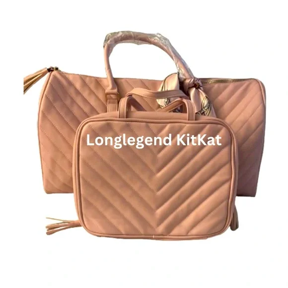 ‼️SOLD‼️ PINK  CHEVRON DUFFLE BAG WITH MATCHING COSMETICS CASE NWOT - Picture 2 of 3